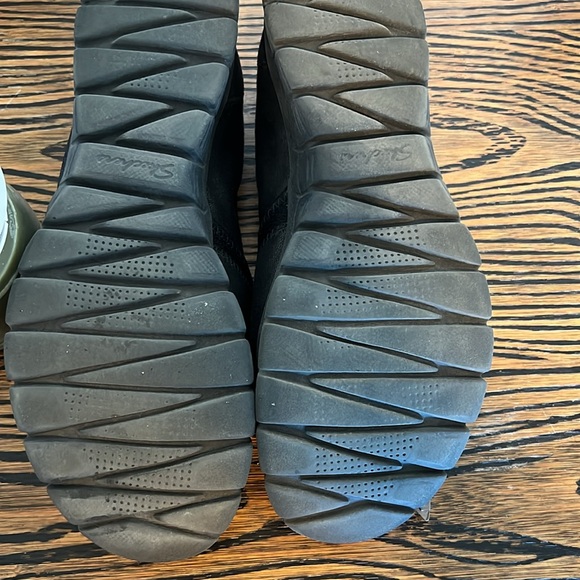 Sketchers air cooled, memory foam slip on loafers. 9.5 - Picture 4 of 9